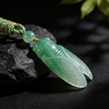 非洲翠鸣蝉吊坠正面图 Green quartzite cicada pendant