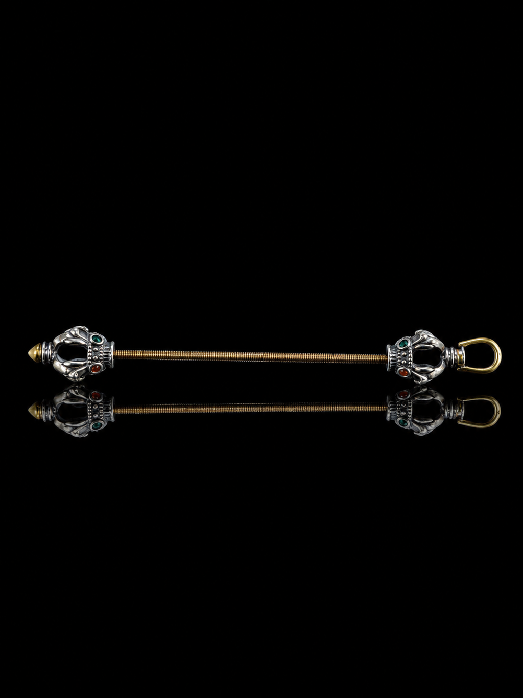藏传金刚杵护法藏银挂饰正面图 Vajra Tibetan silver charm