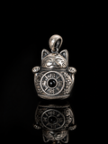 藏银招财猫吊坠正面图 Lucky cat Tibetan silver pendant