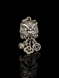足银复古小醒狮吊坠正面图 Chinese lion pendant