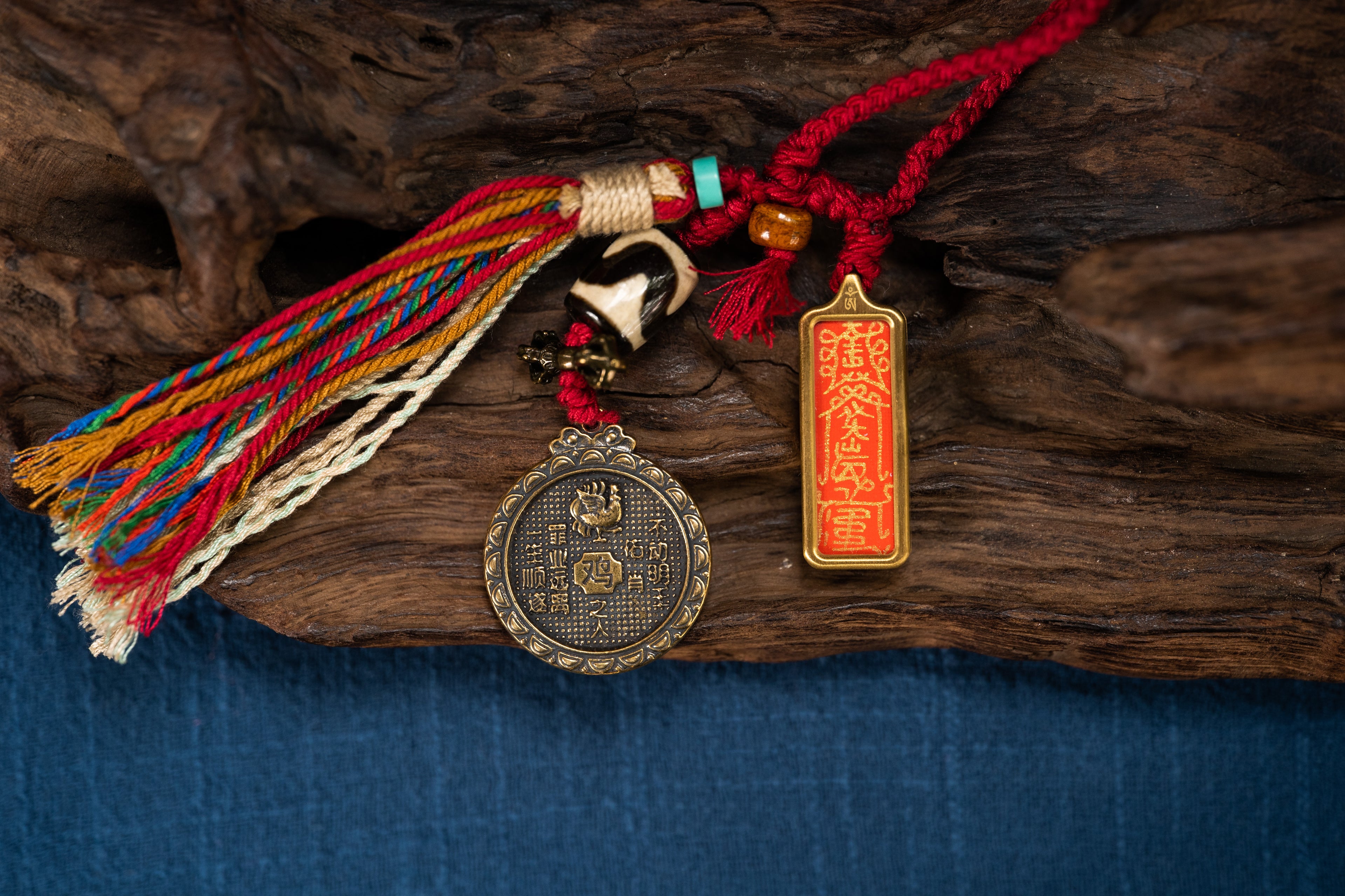 属鸡太岁平安符随身唐卡正面图 Rooster zodiac Tai Sui talisman