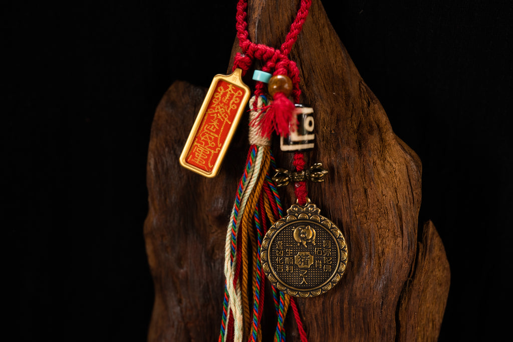 属猪太岁平安符随身唐卡正面图 Pig zodiac Tai Sui talisman