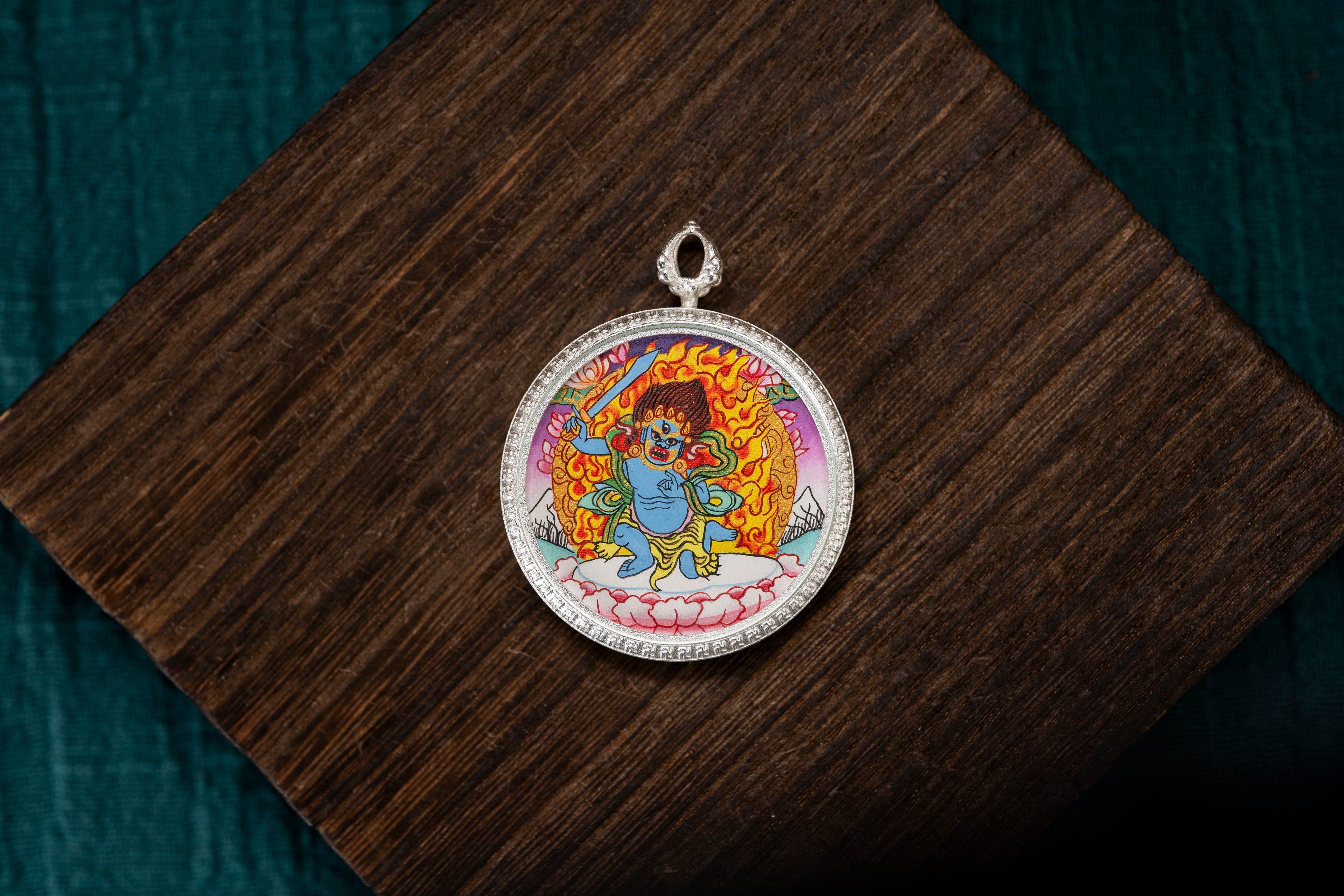 Acalanatha & Green Tara Round Thangka, Rooster Zodiac｜不动明王绿度母唐卡