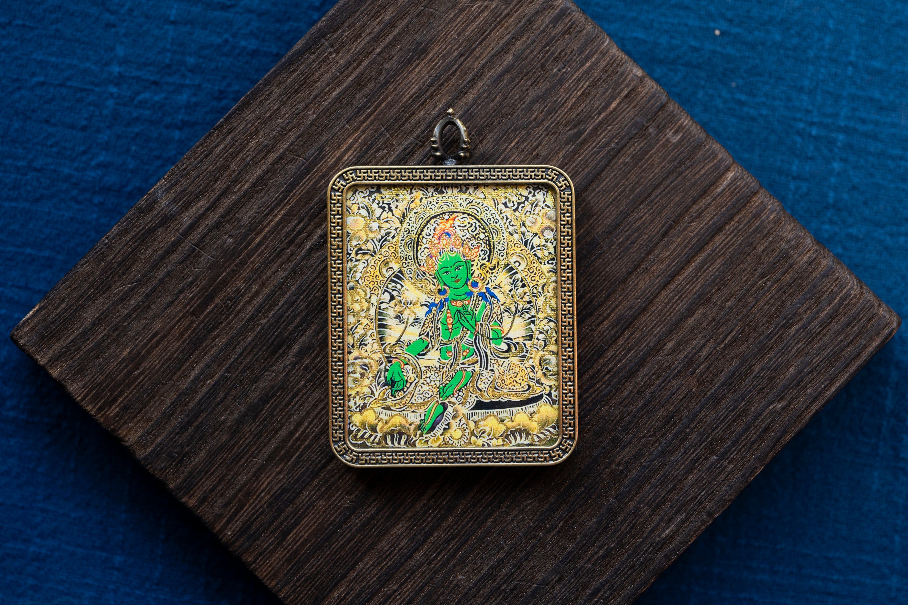 金唐绿度母牛虎本命随身唐卡正面图 Green Tara thangka