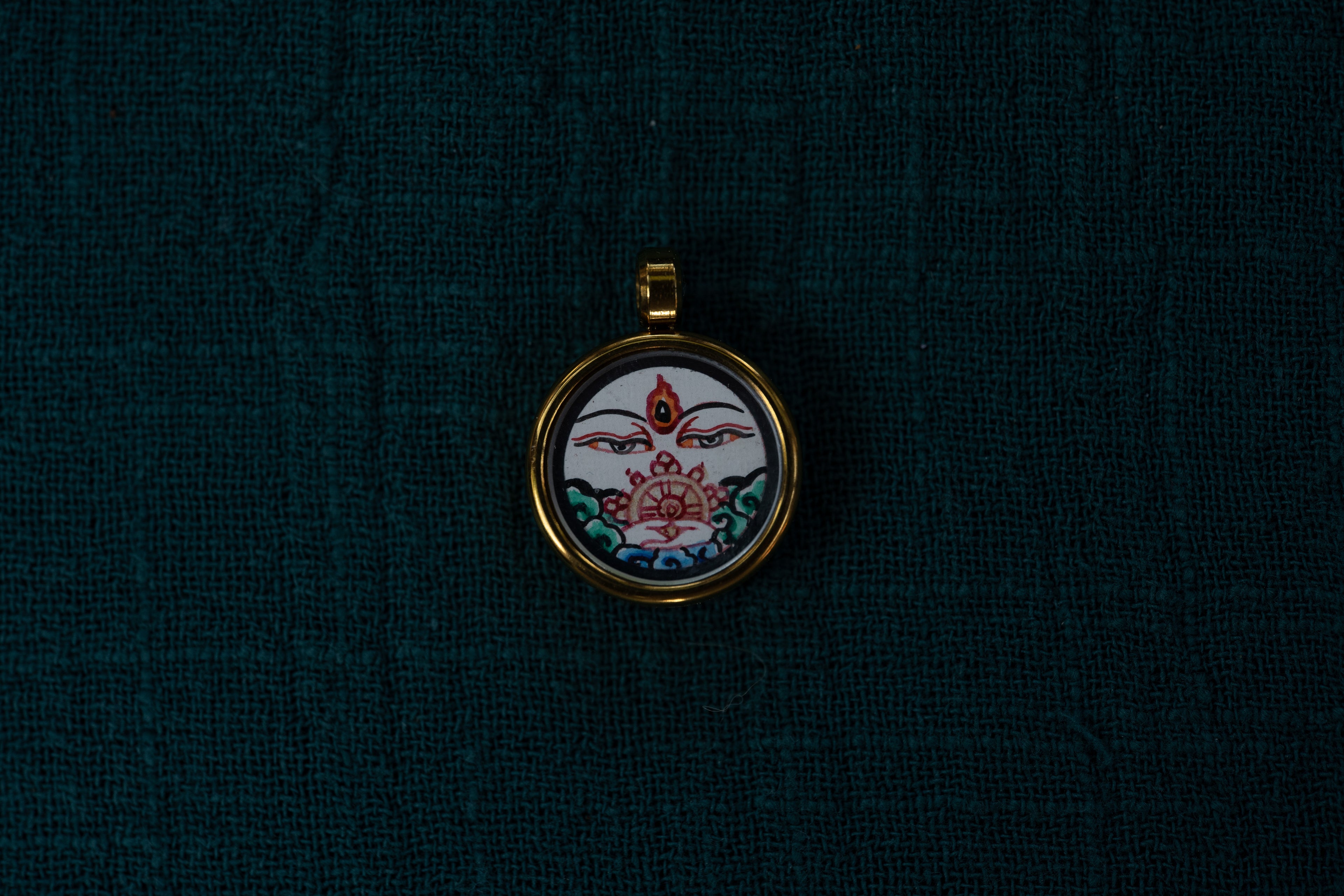 【八大守护·羊猴本命】大日如来菩萨佛眼随身唐卡 · 2×2cm 纯手工矿物颜料